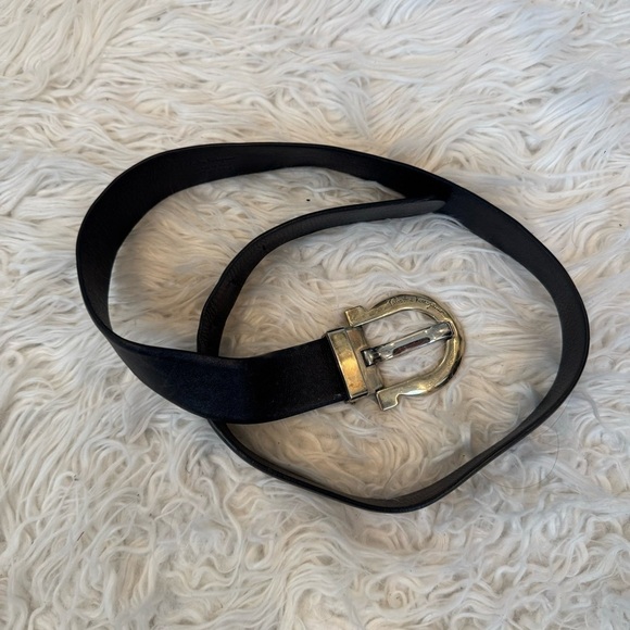 Ferragamo Gancini Belt Made in Italy Leather Distressed Buckle Belt main image 4